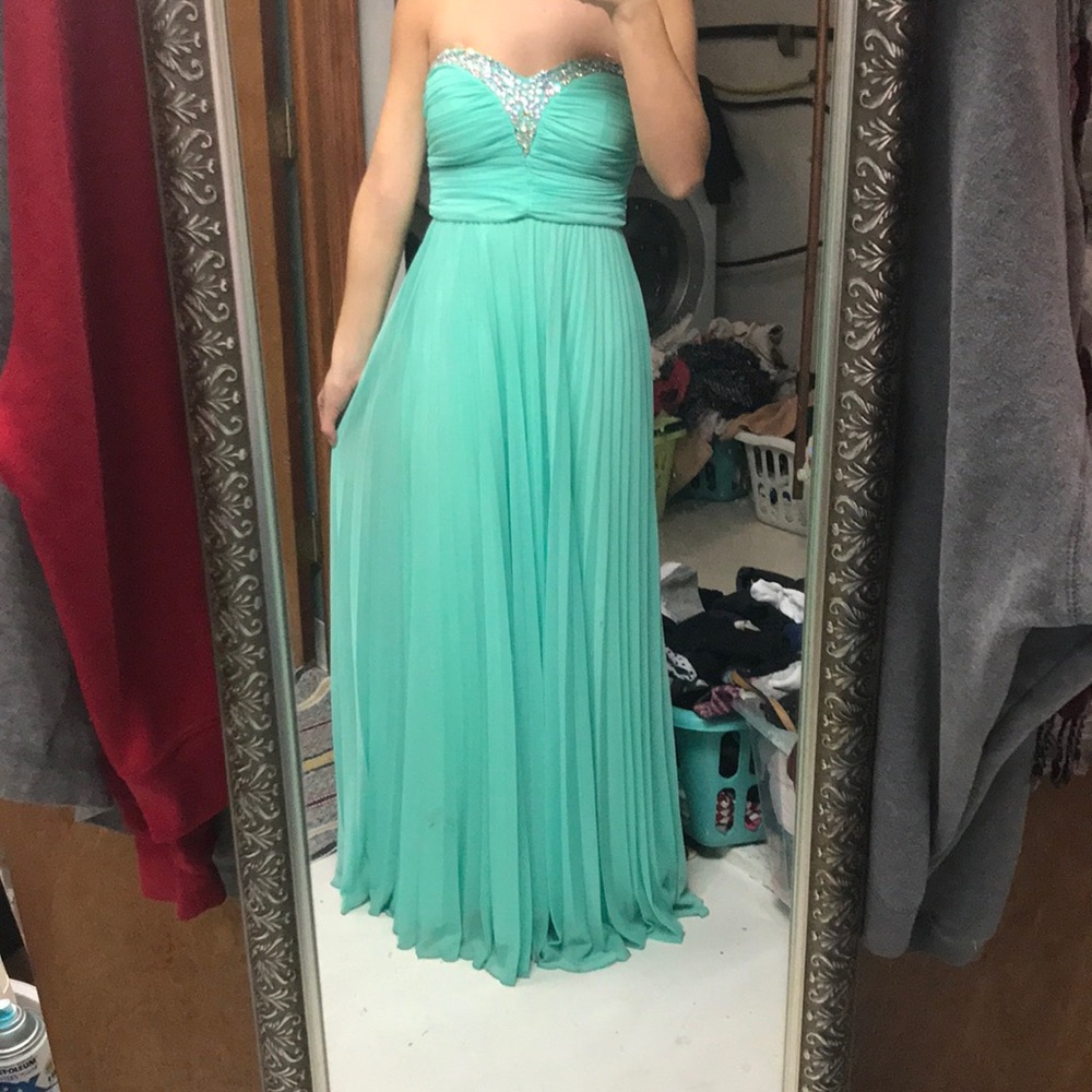 Strapless formal dress